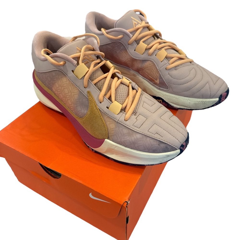 Nike Gianni’s Freak 5 Basketball Shoe